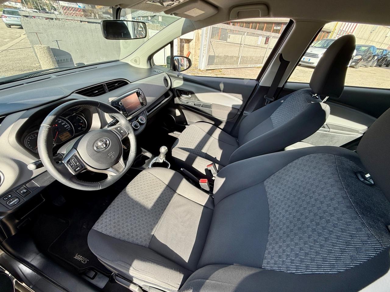 Toyota Yaris 1.0 5 porte Lounge 2015 OK NEOPATENTATI