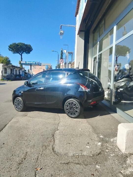 Lancia Ypsilon 1.0 FireFly 5 porte S&S Hybrid Gold