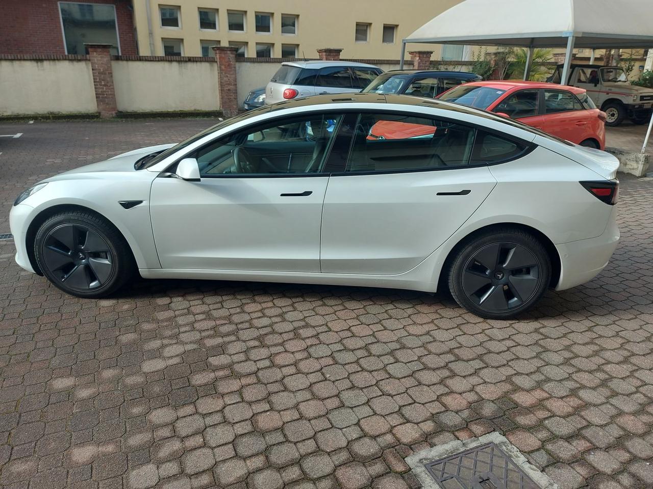 Tesla Model 3 Long Range awd 580 km autonomia