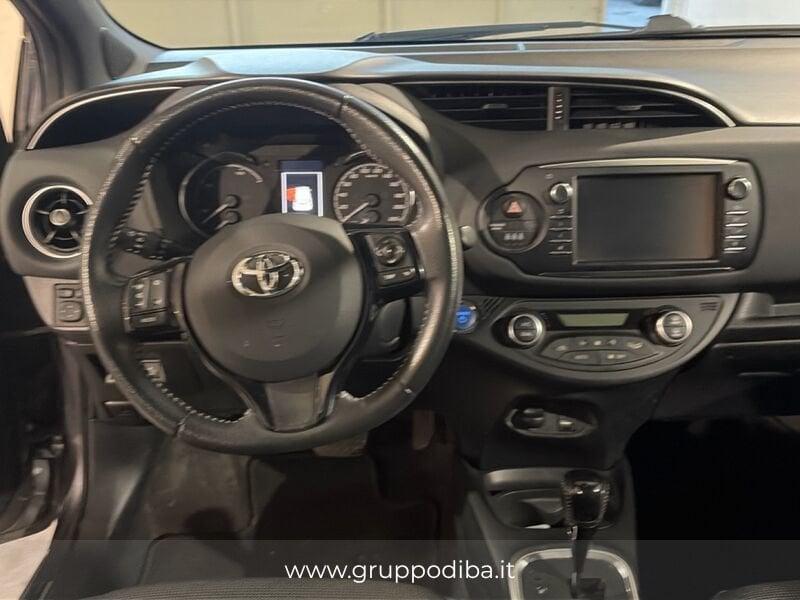 Toyota Yaris III 2017 5p Benzina 5p 1.5h Trend Grey Edition my18