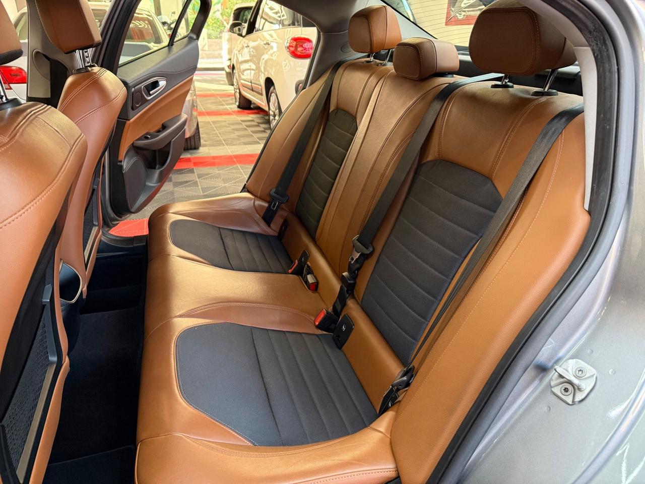 Alfa Romeo Giulia 2.2 JTDM Business - FABIANOAUTO