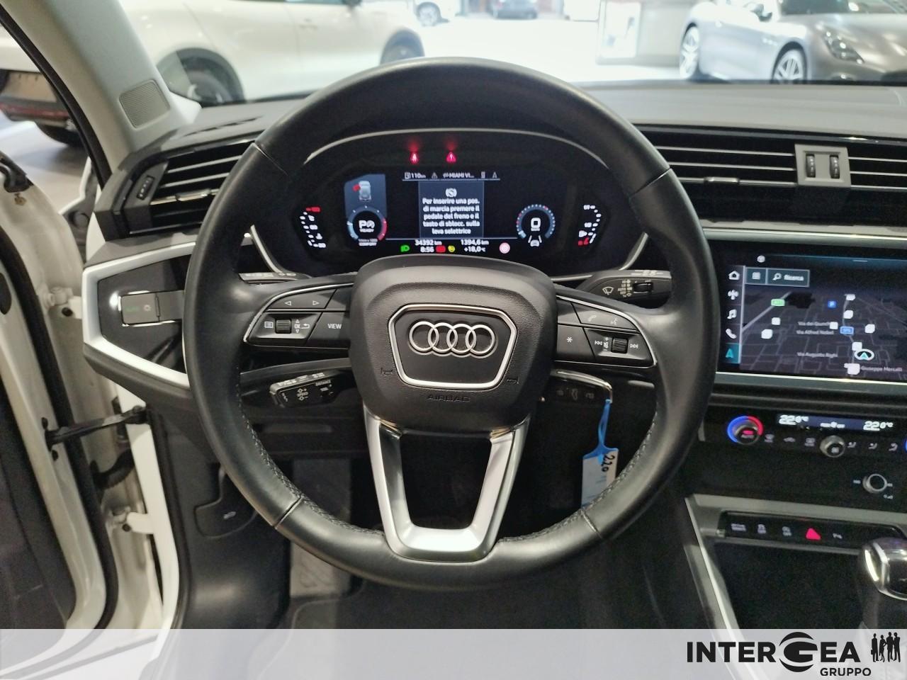 AUDI Q3 35 2.0 tdi Business s-tronic