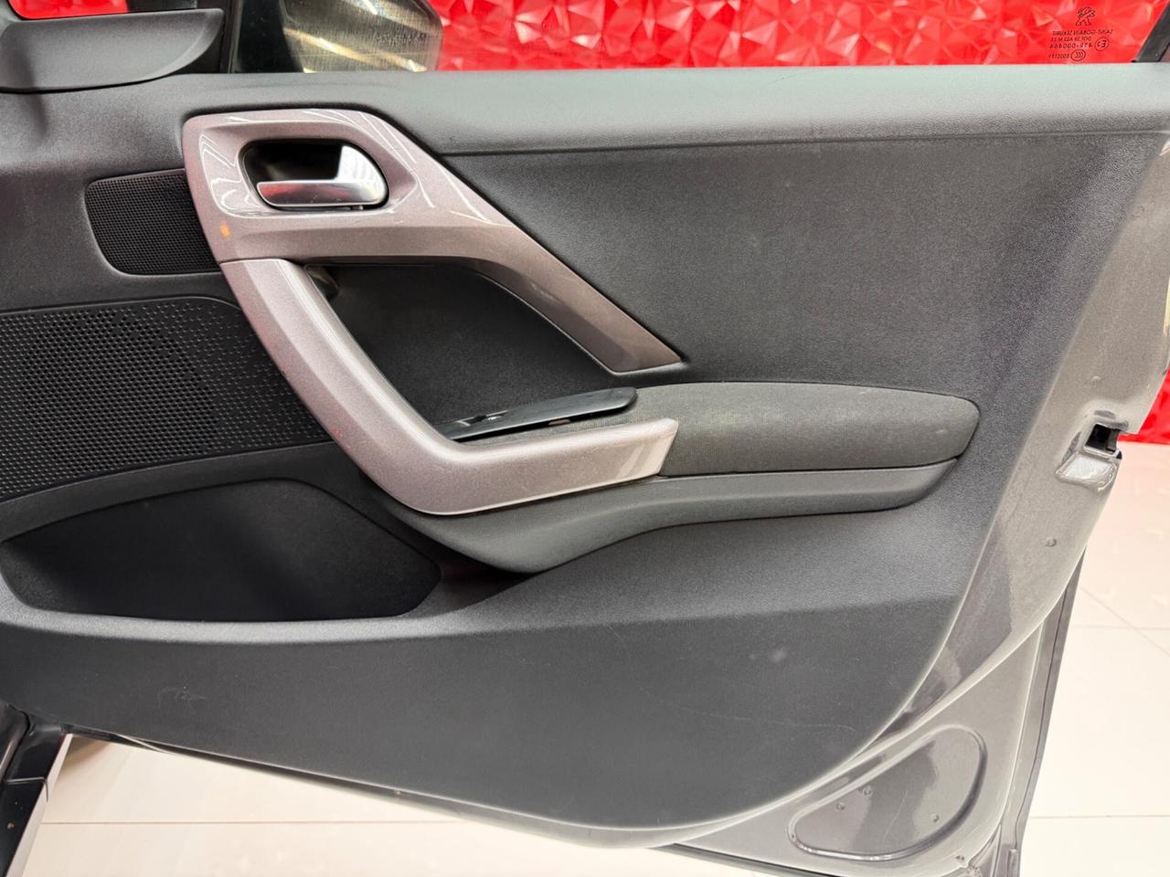 Peugeot 2008 1.6 e-HDi 92 CV Stop&Start Urban Cross OK NEOPATENTATI