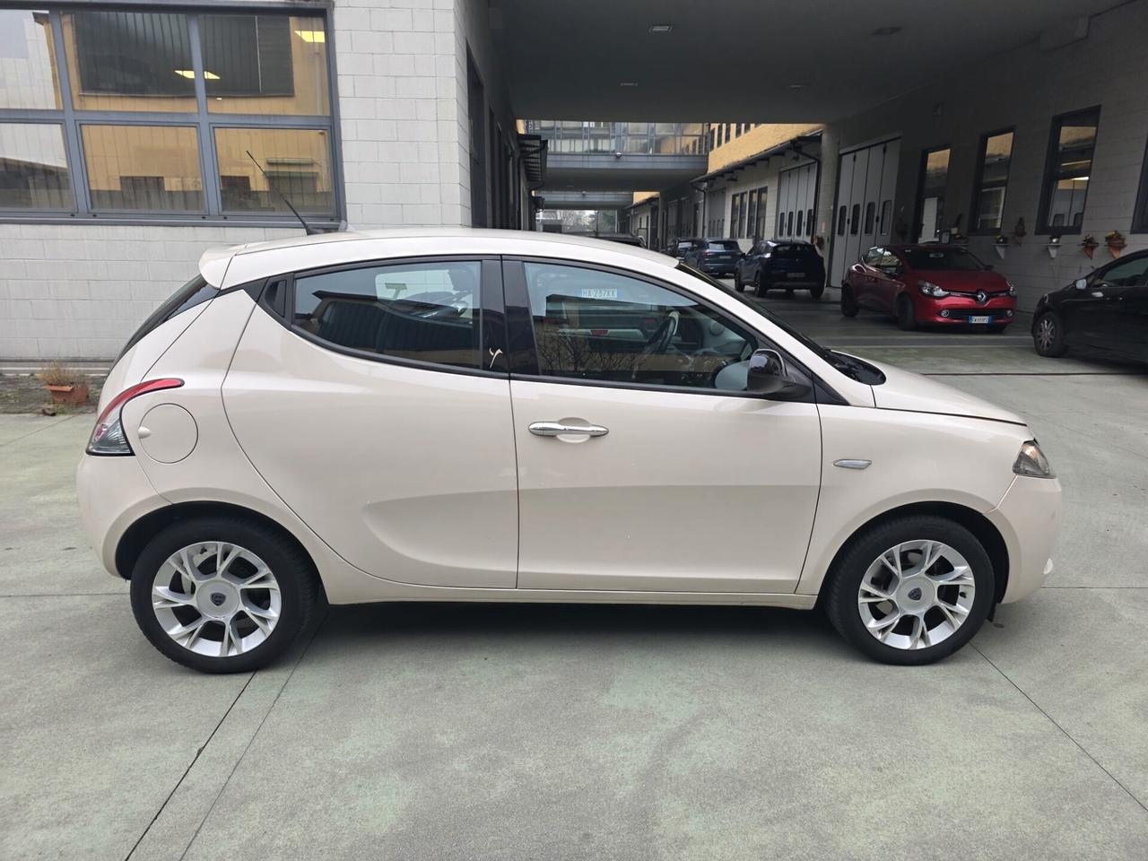 Lancia Ypsilon 1.2cc 69cv 5 porte Gold