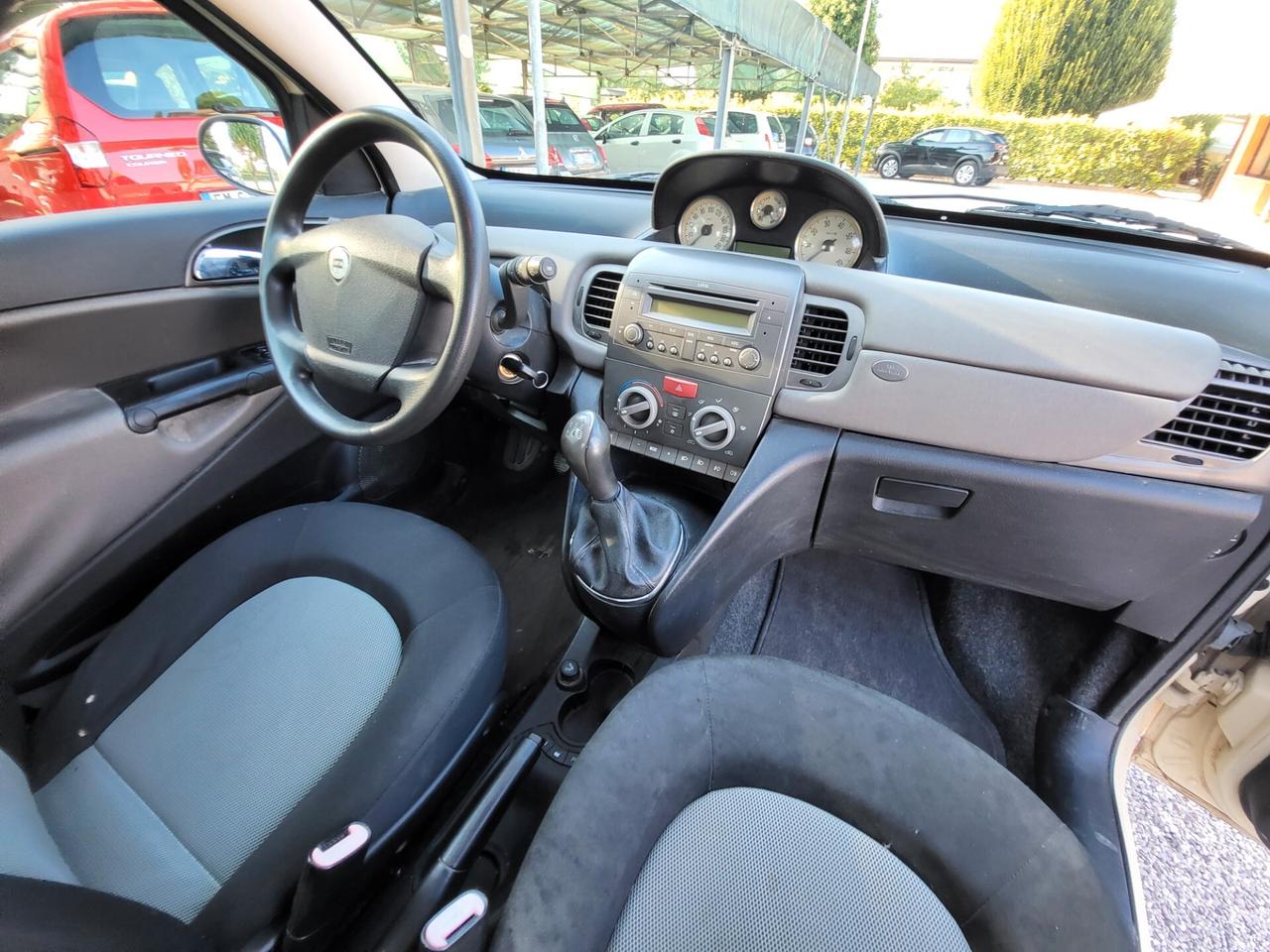 Lancia Ypsilon 1.3 MJT 75 CV Platino
