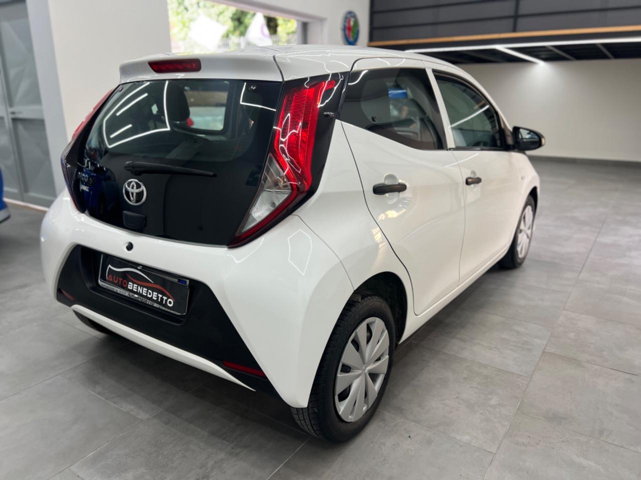 Toyota Aygo Connect 1.0 VVT-i 72 CV x-play 2021