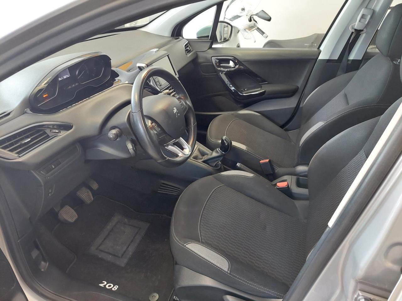 Peugeot 208 PureTech 82 5 porte Allure