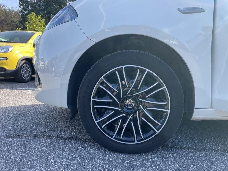 Lancia Ypsilon NUOVA My23 1.0 Firefly 70 CvStart&Stop Hybrid Gold