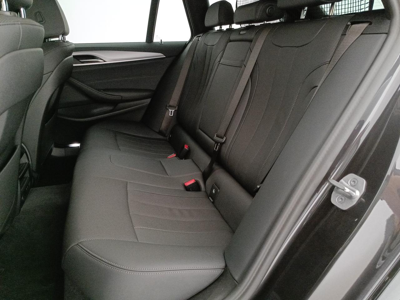 BMW 520d Touring mhev 48V xdrive Luxury auto