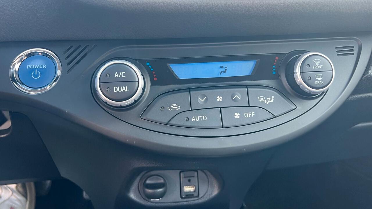 Toyota Yaris 1.5 Hybrid 5 porte Lounge Automatica