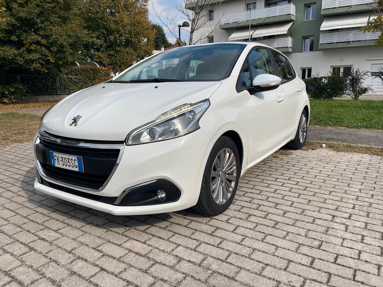 Peugeot 208 PureTech 82 5 porte Allure