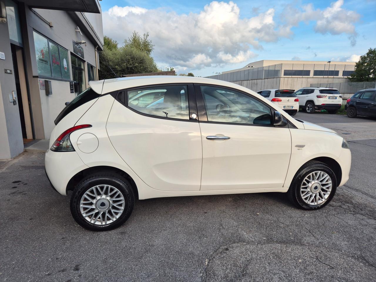 Lancia Ypsilon 0.9 TwinAir 85 CV 5 porte Metano Ecochic Gold