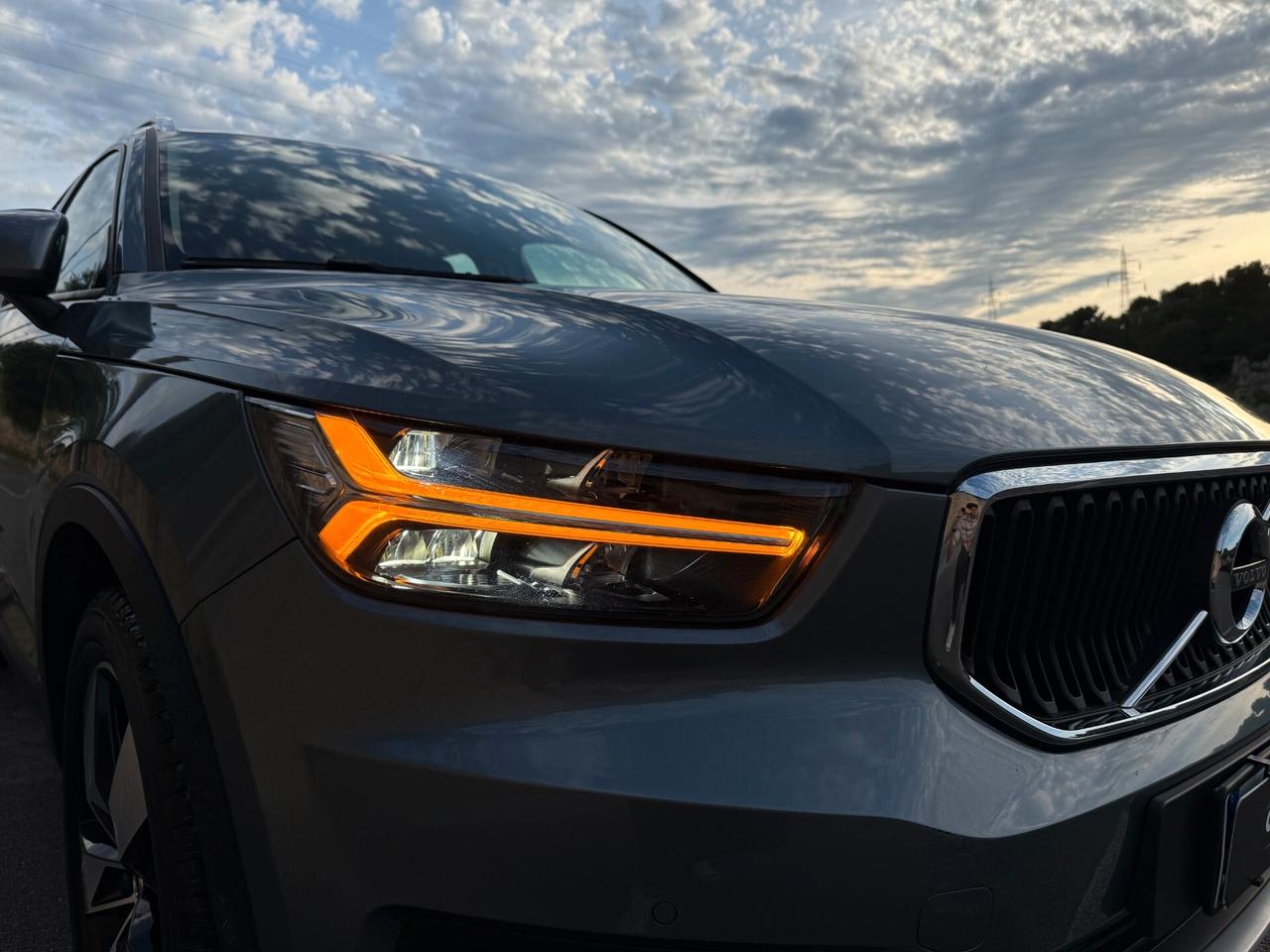 Volvo XC40 D4 AWD/2.0 150 CV/CERCHI 19"/TAGLIANDI VOLVO