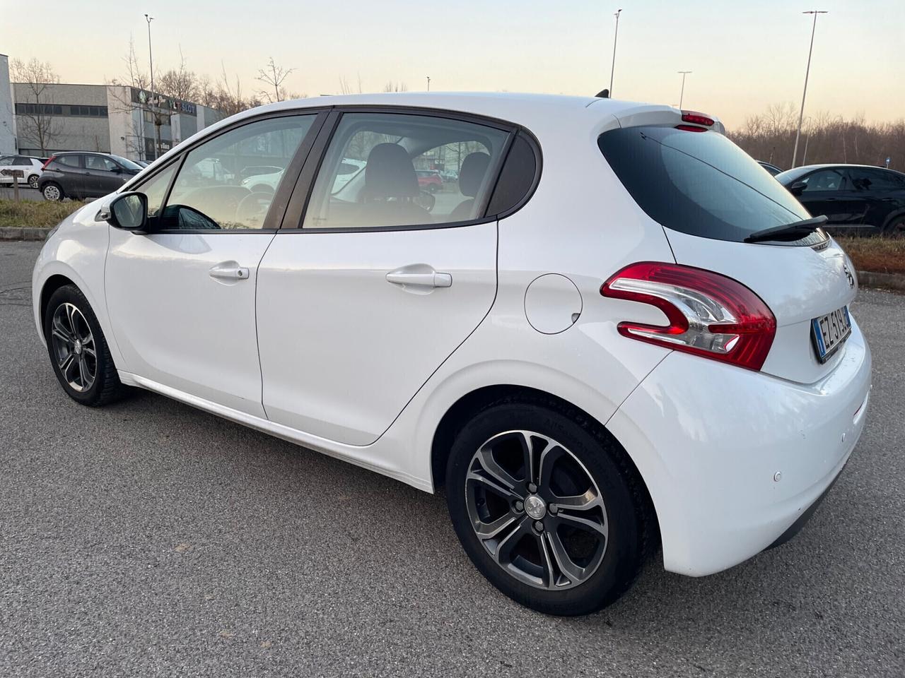 Peugeot 208 PureTech 82 5 porte*Neopatentati*Sonsori