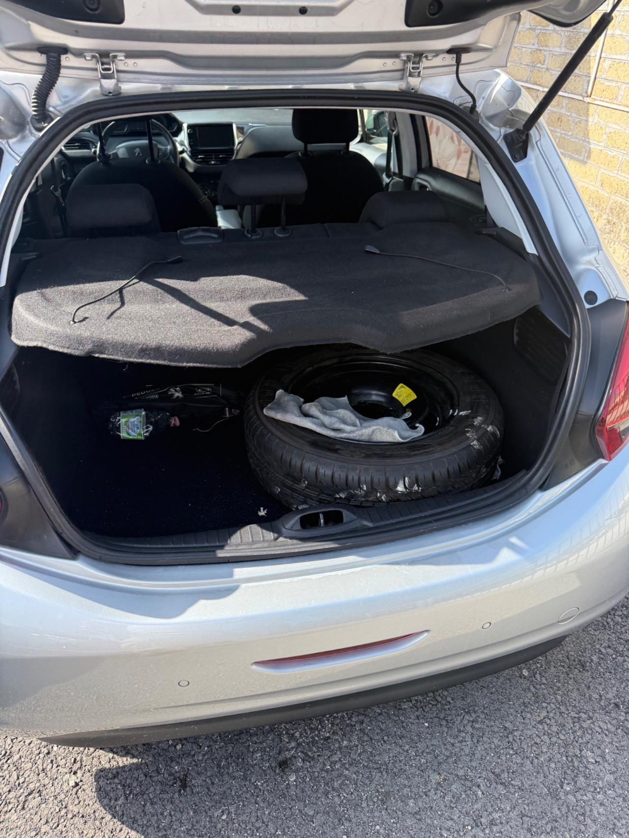 Peugeot 208 PureTech 82 5p. GPL Allure