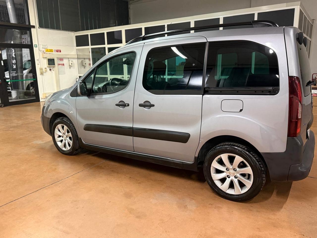 Peugeot Partner Tepee BlueHDi 100 Outdoor