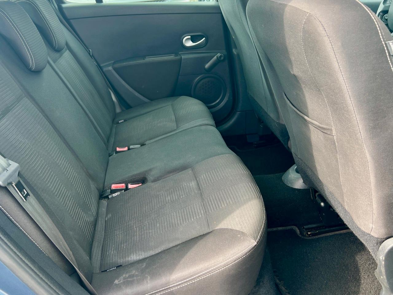 Renault Clio 1.2 16V TCE 100 SporTour 20th