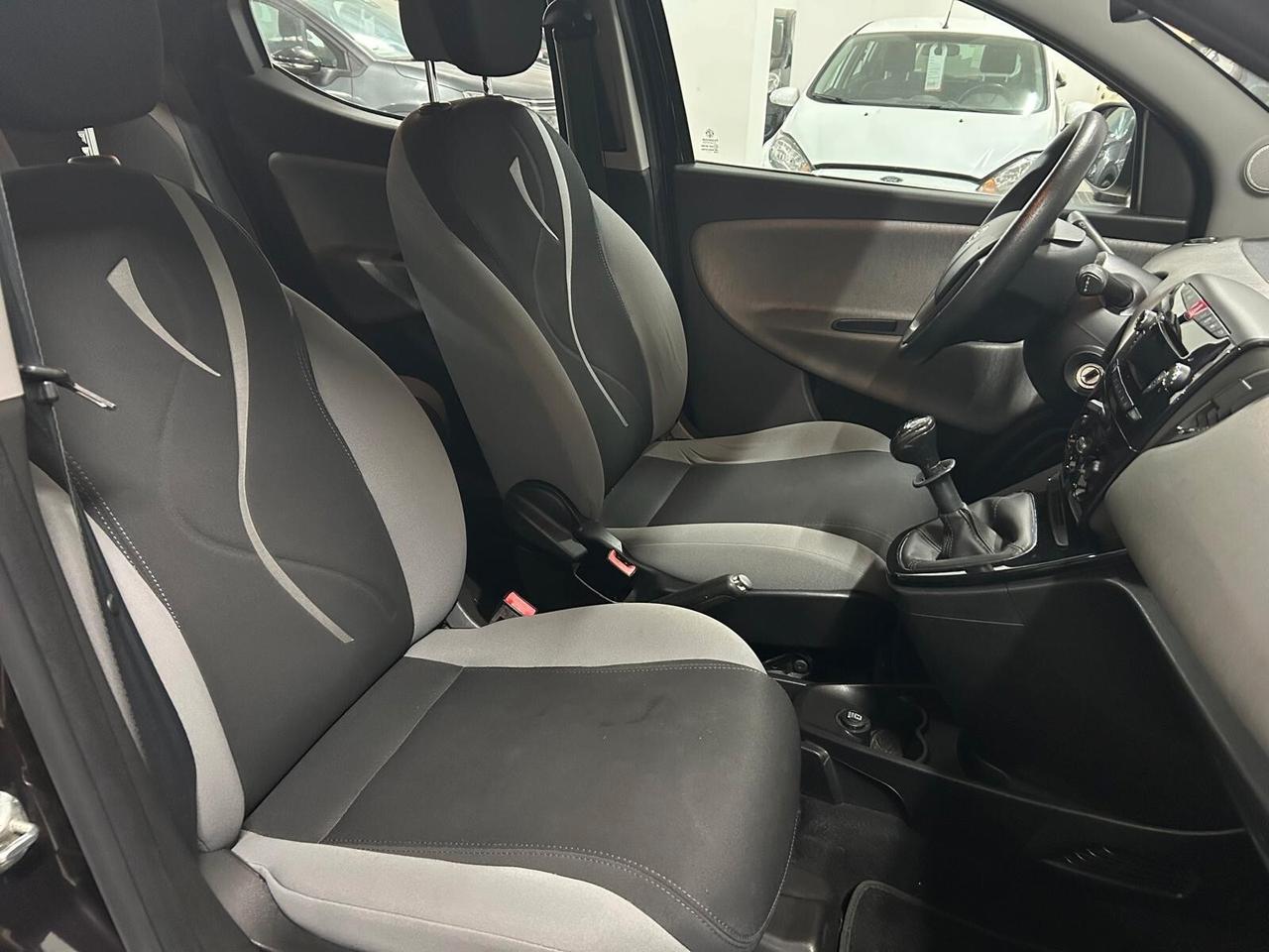 Lancia Ypsilon 1.2 69 CV 5 porte Gold