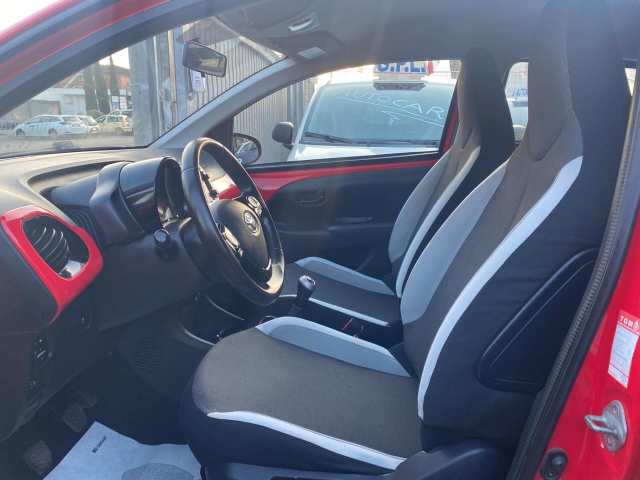 TOYOTA Aygo 1.0 70Cv 5porte X-Play UNICO PROPRIETARIO