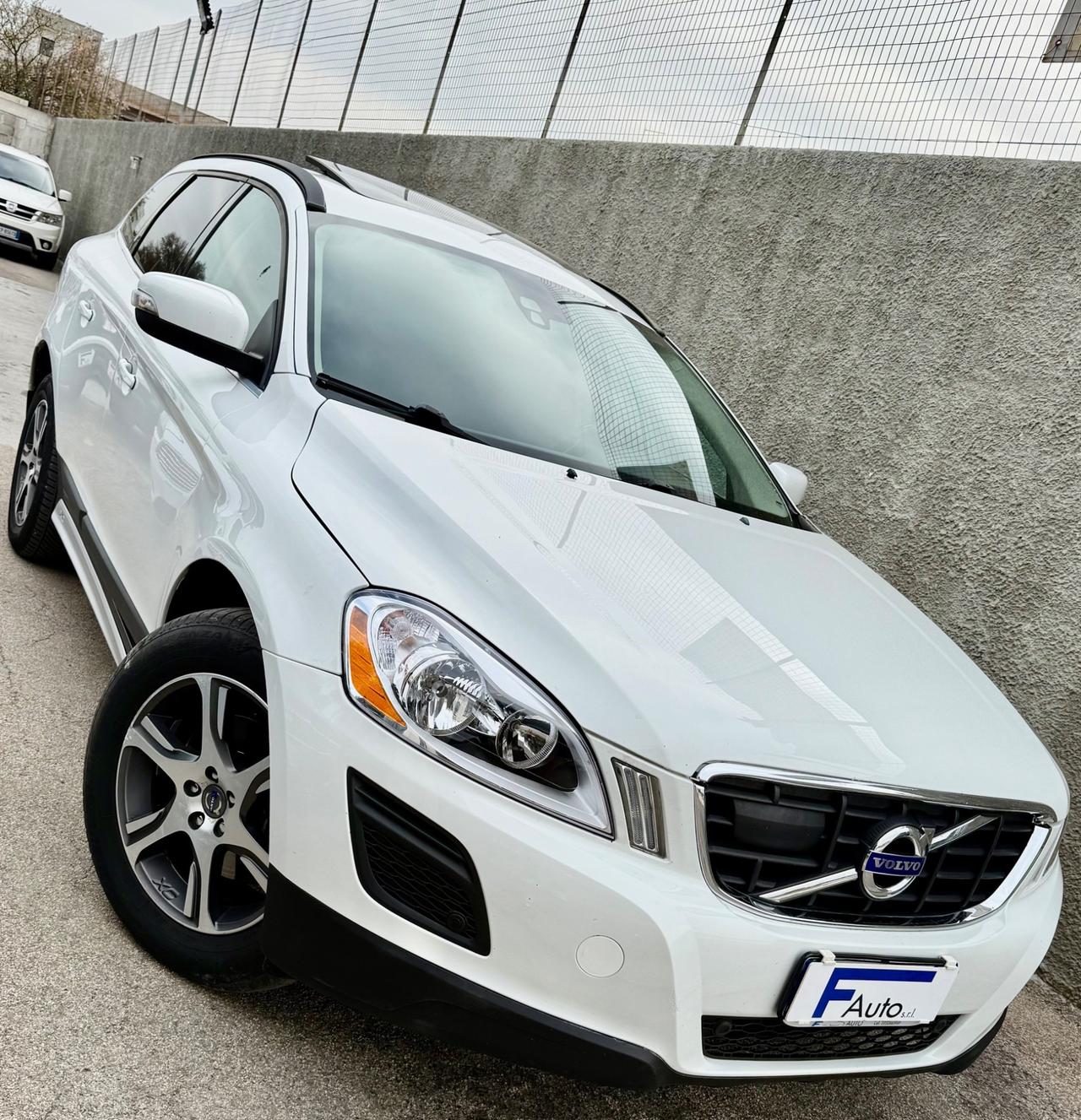 Volvo XC60 D5 AWD Geartronic Summum,TETTO PANORAMICO/APRIBILE,NAVI,FULL OTIONAL