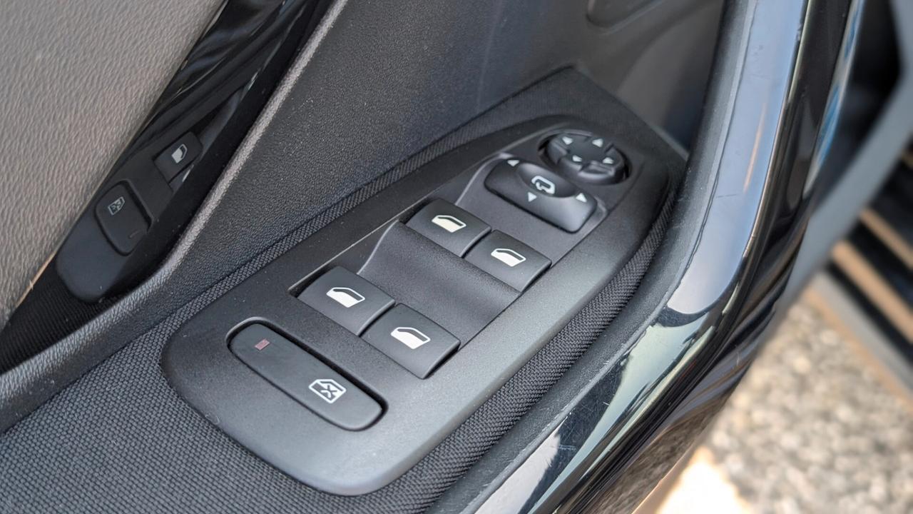 Peugeot 208 PureTech 82 5 porte Allure