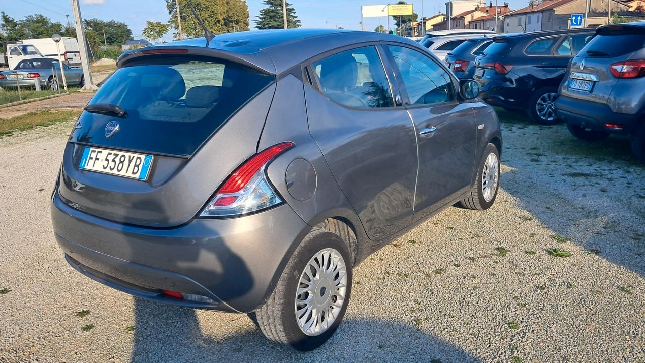 Lancia Ypsilon 1.2 69 CV 5 porte GPL Ecochic Silver