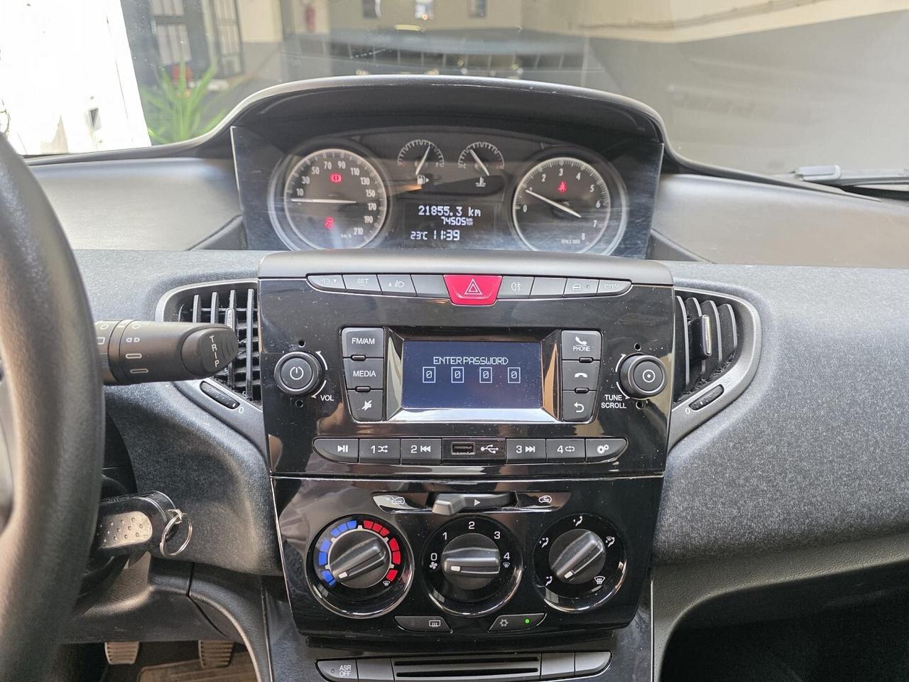 LANCIA YPSILON 1.2 - ADATTA A NEOPATENTATI