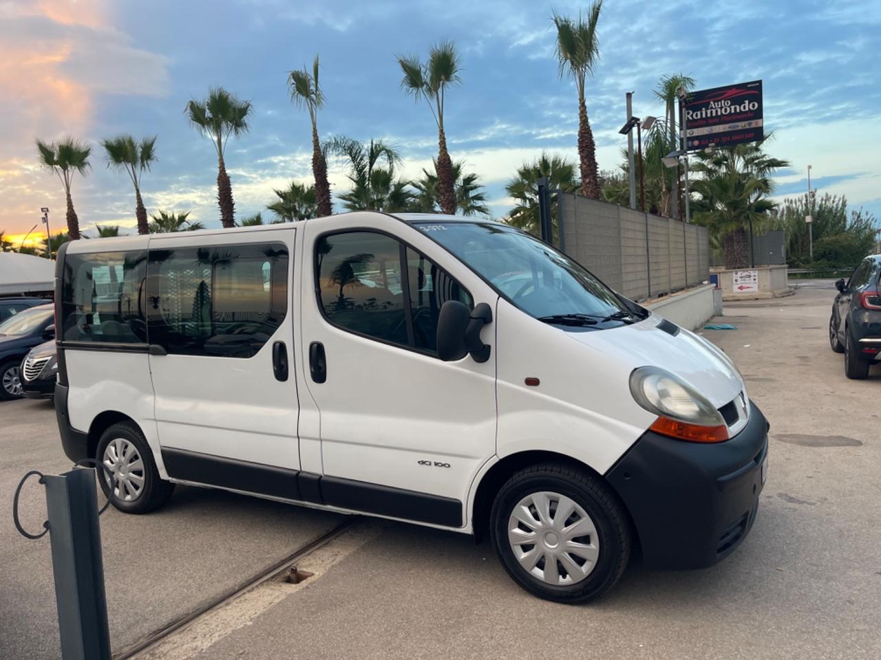 Renault Trafic 9 Posti Pedana disabili