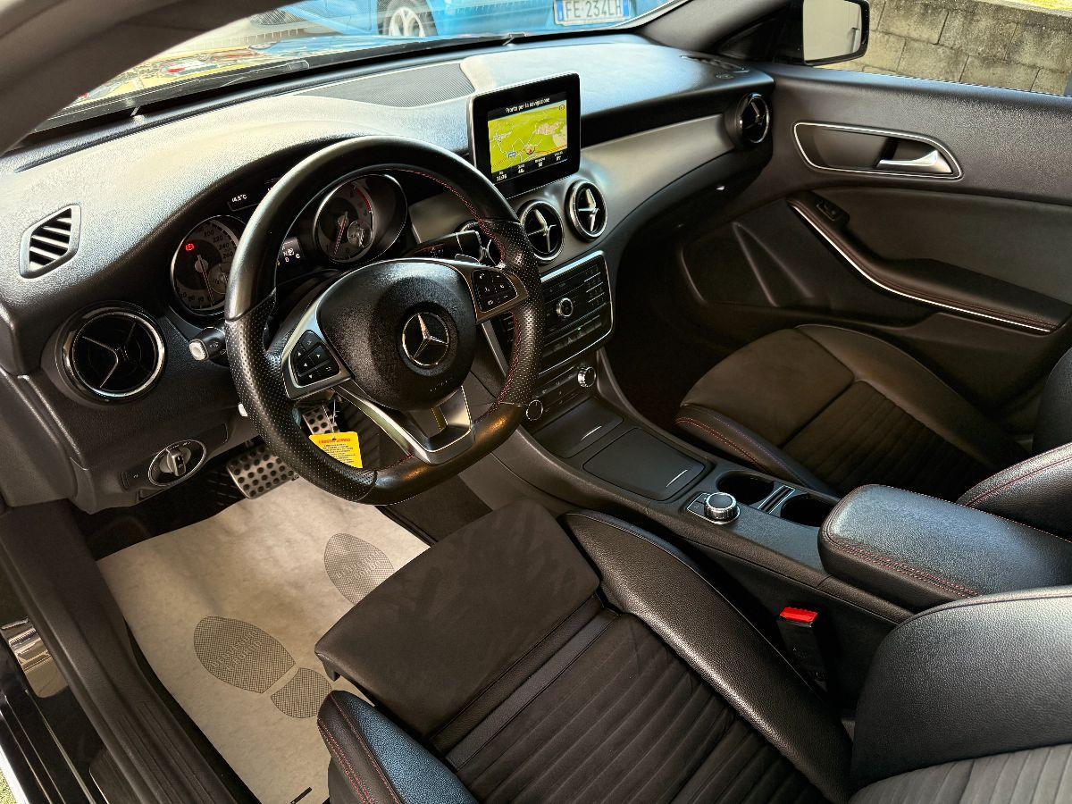 MERCEDES - Classe CLA 200 d Premium Dark Night auto