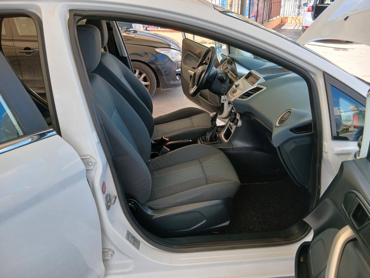 Ford Fiesta 1.2 benzina solo km71000 full 5p 09