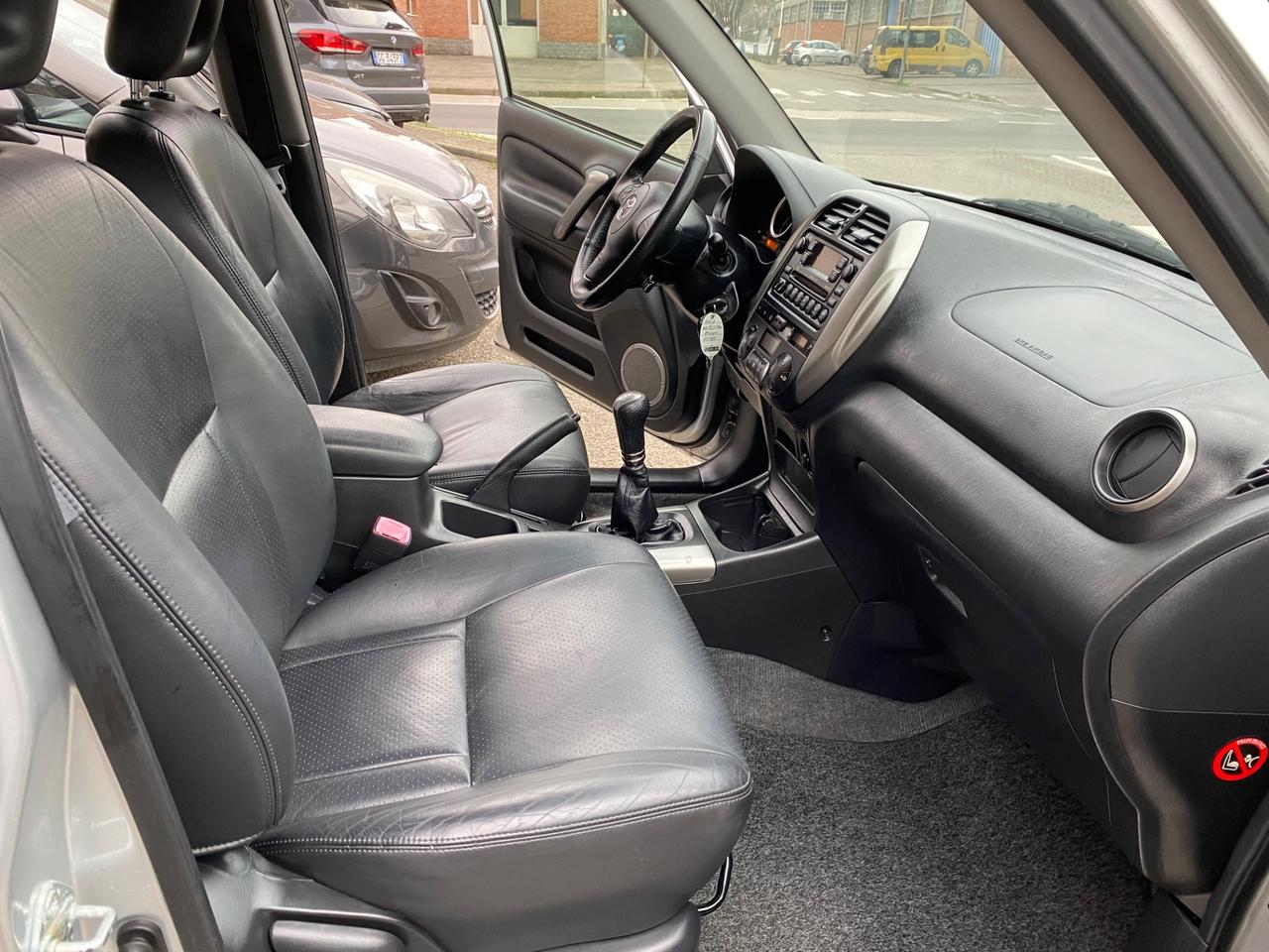 Toyota RAV 4 RAV4 2.0 AWD D-4D cat 5 porte Sol NEOPATENTATI!!!