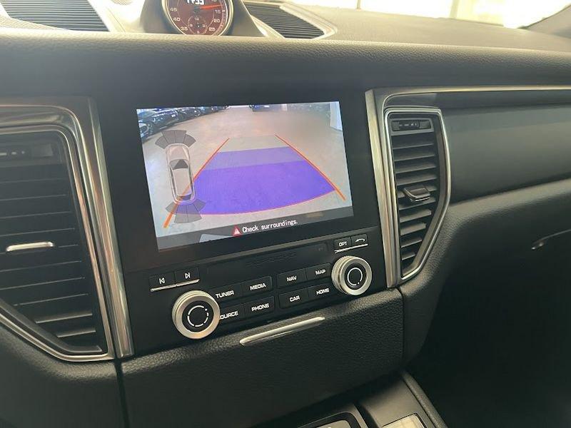 Porsche Macan -