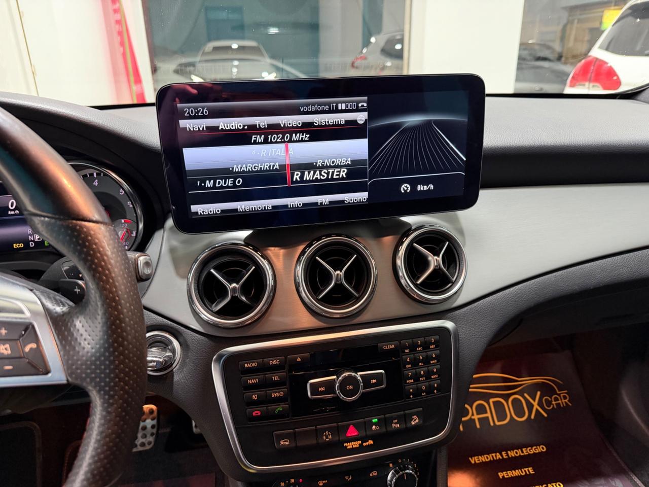 MERCEDES GLA 200D PREMIUM *NIGHT EDITION 4MATIC