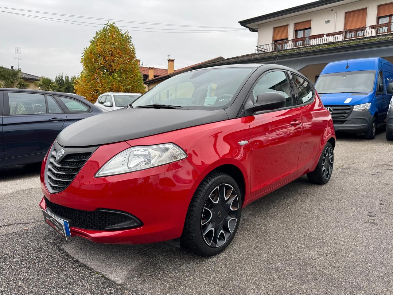 Lancia Ypsilon 1.2 69 CV 5 porte S Momodesign