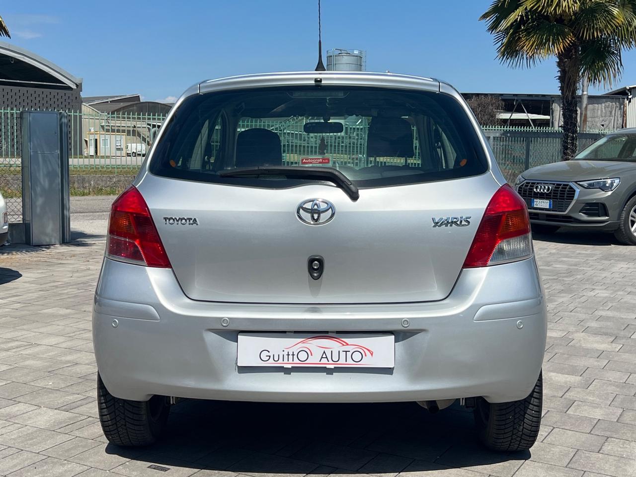 Toyota Yaris 1.0 5 porte Luxury pack FINANZIABILE