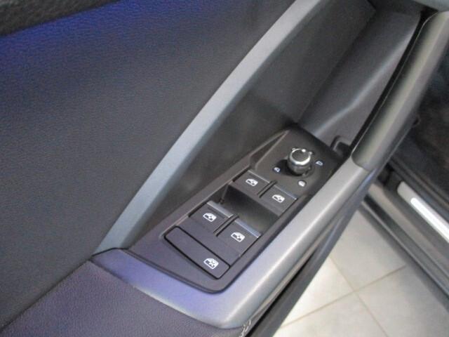 Audi Q3 SUV (35) Blackline 2.0 TDI 150CV S-Tronic