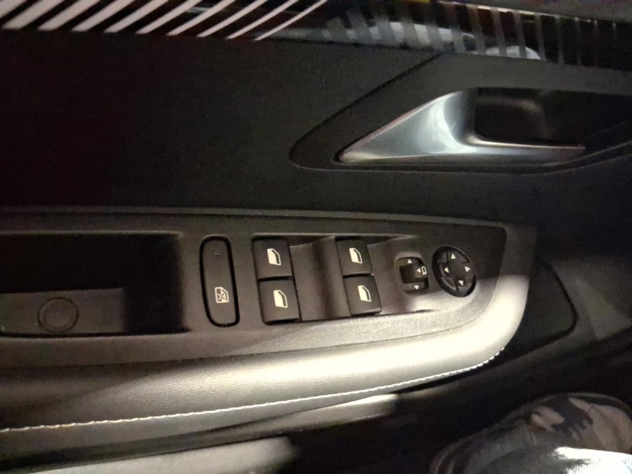 Peugeot 208 Hybrid 100cv e-DCS6 Allure