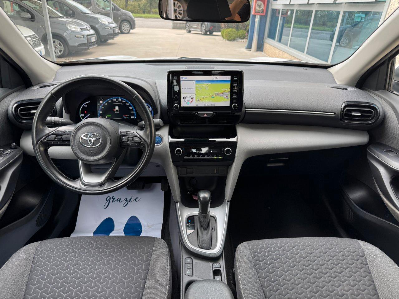 Toyota Yaris Cross 1.5h Business awd-i 116cv e-cvt NAVI
