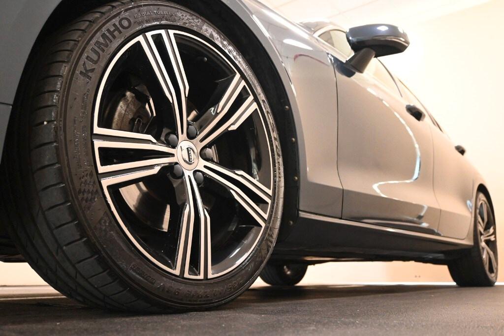 VOLVO V60 (2018-->) V60 D4 Geartronic Inscription