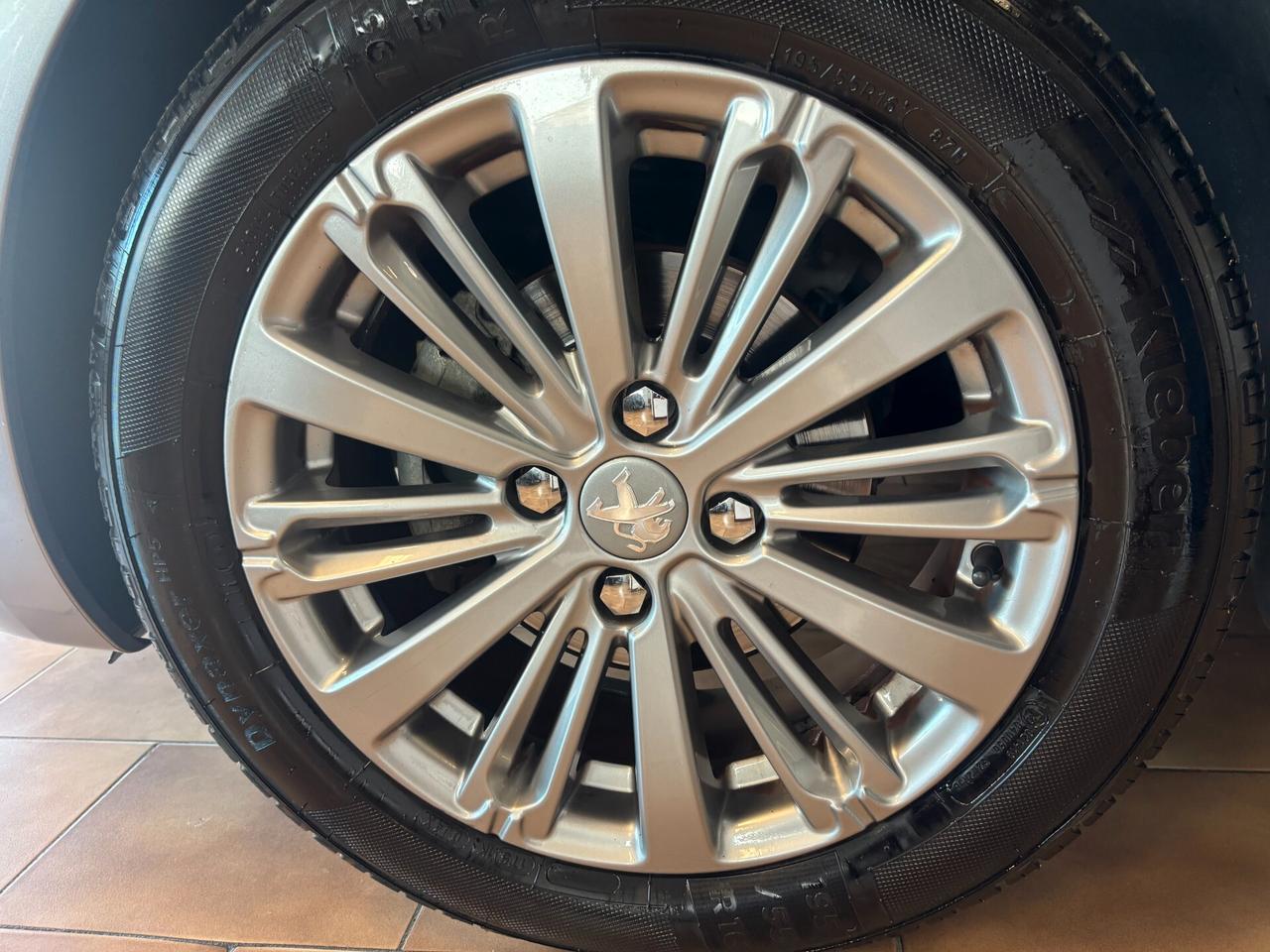 Peugeot 208 5p 1.2 puretech*CINGHIA FATTA*PER NEOPATENTATIve