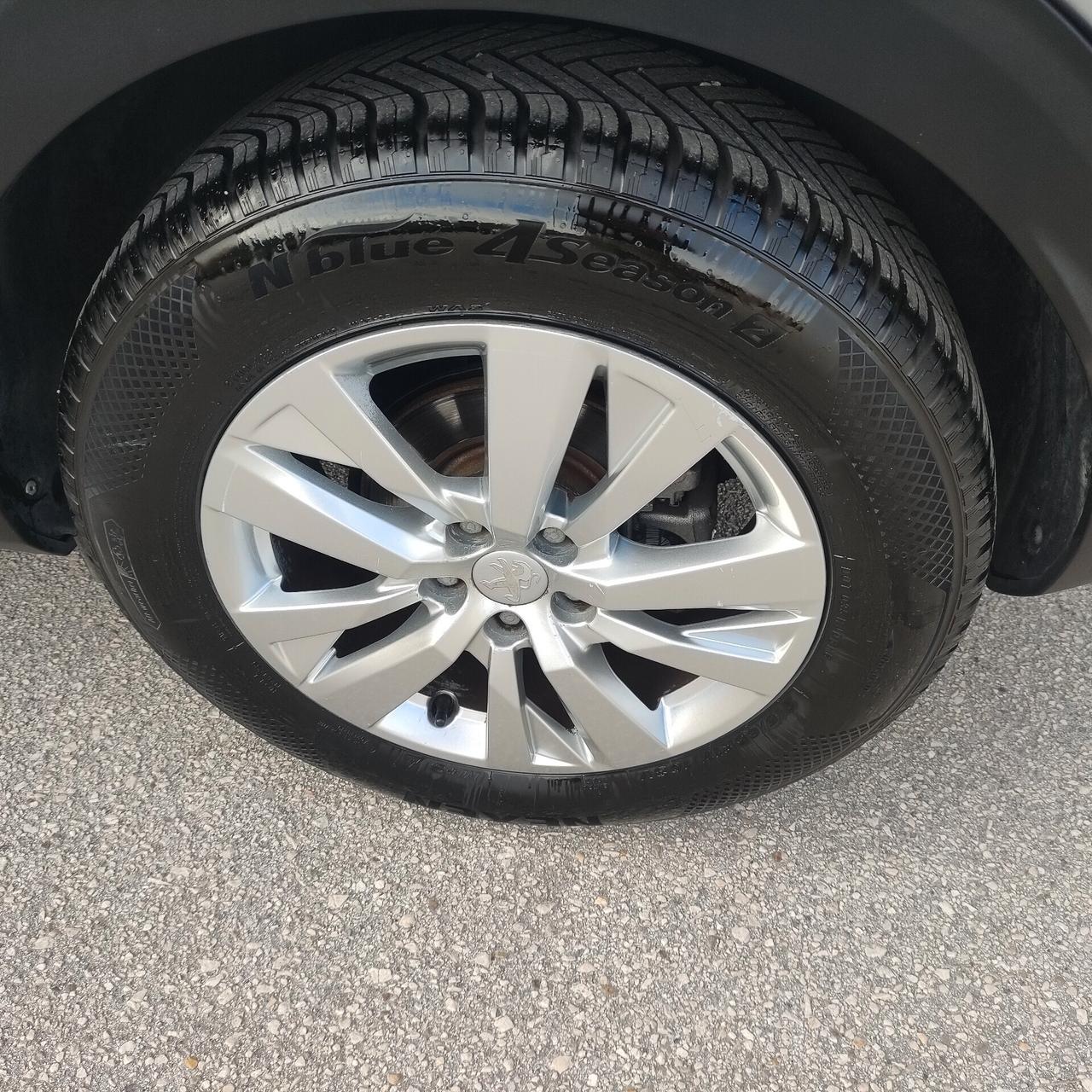 Peugeot 3008 BlueHDi 120 S&S Business