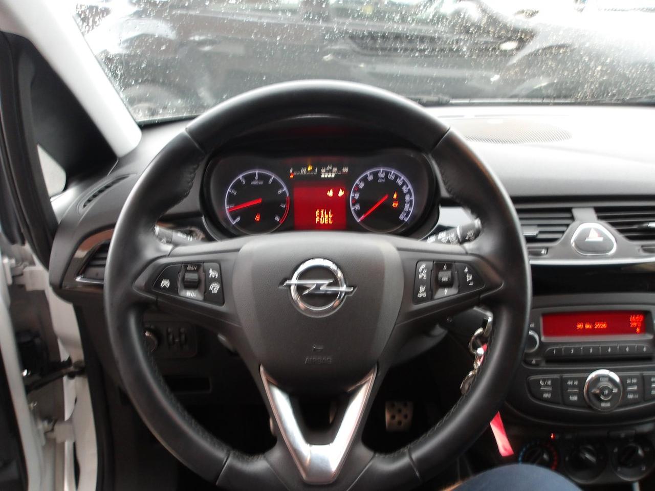 Opel Corsa 1.2 Black Edition ( AUTOCARRO)