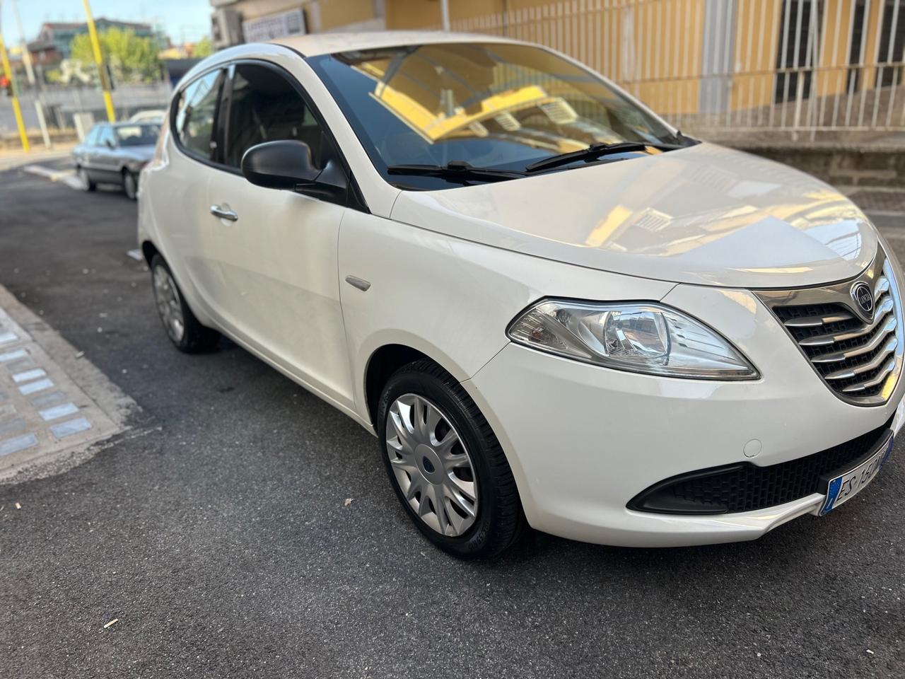 Lancia Ypsilon 1.2 69 CV 5 porte S&S Platinum