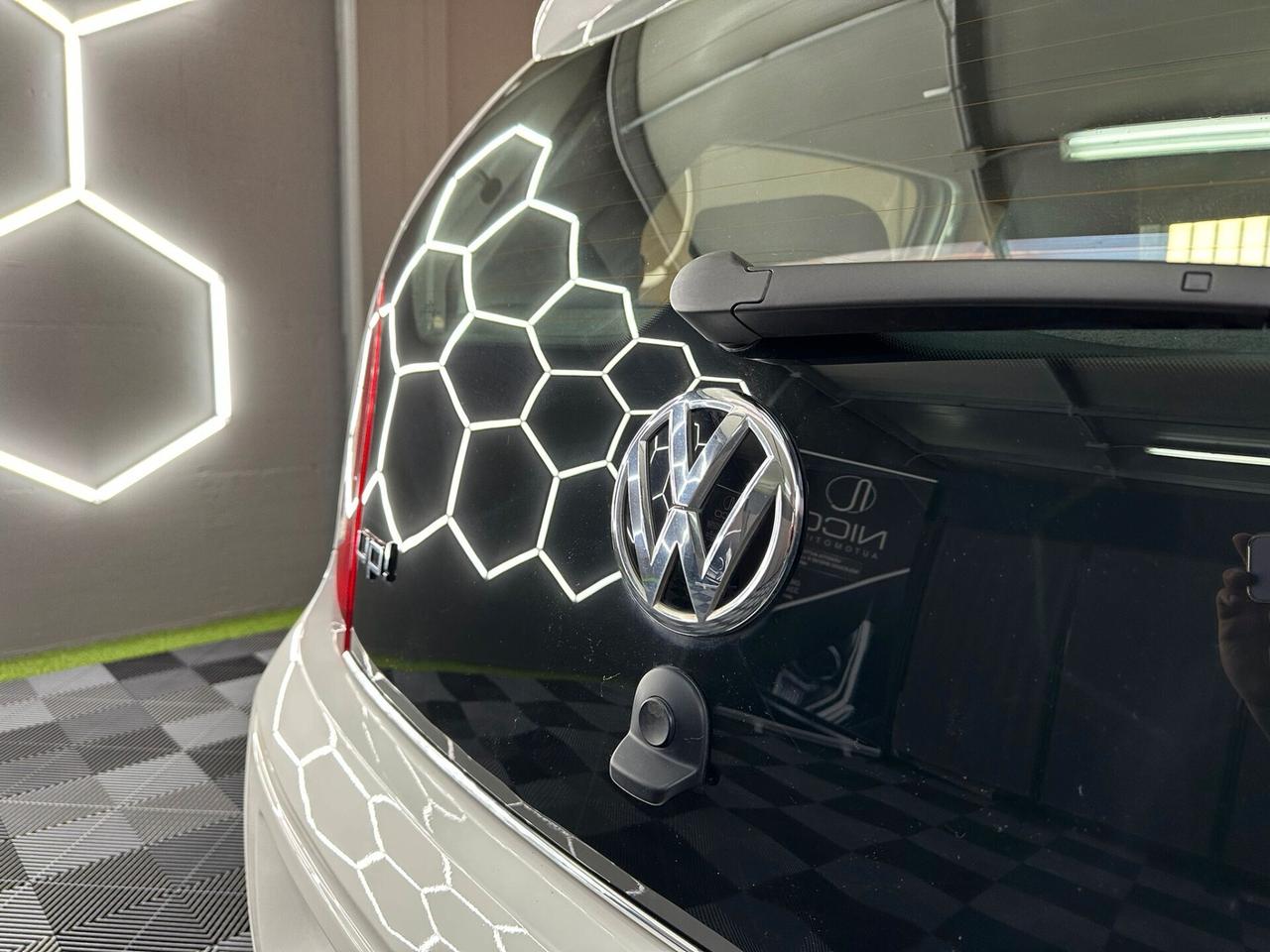 Volkswagen up! 1.0 5p. R-line