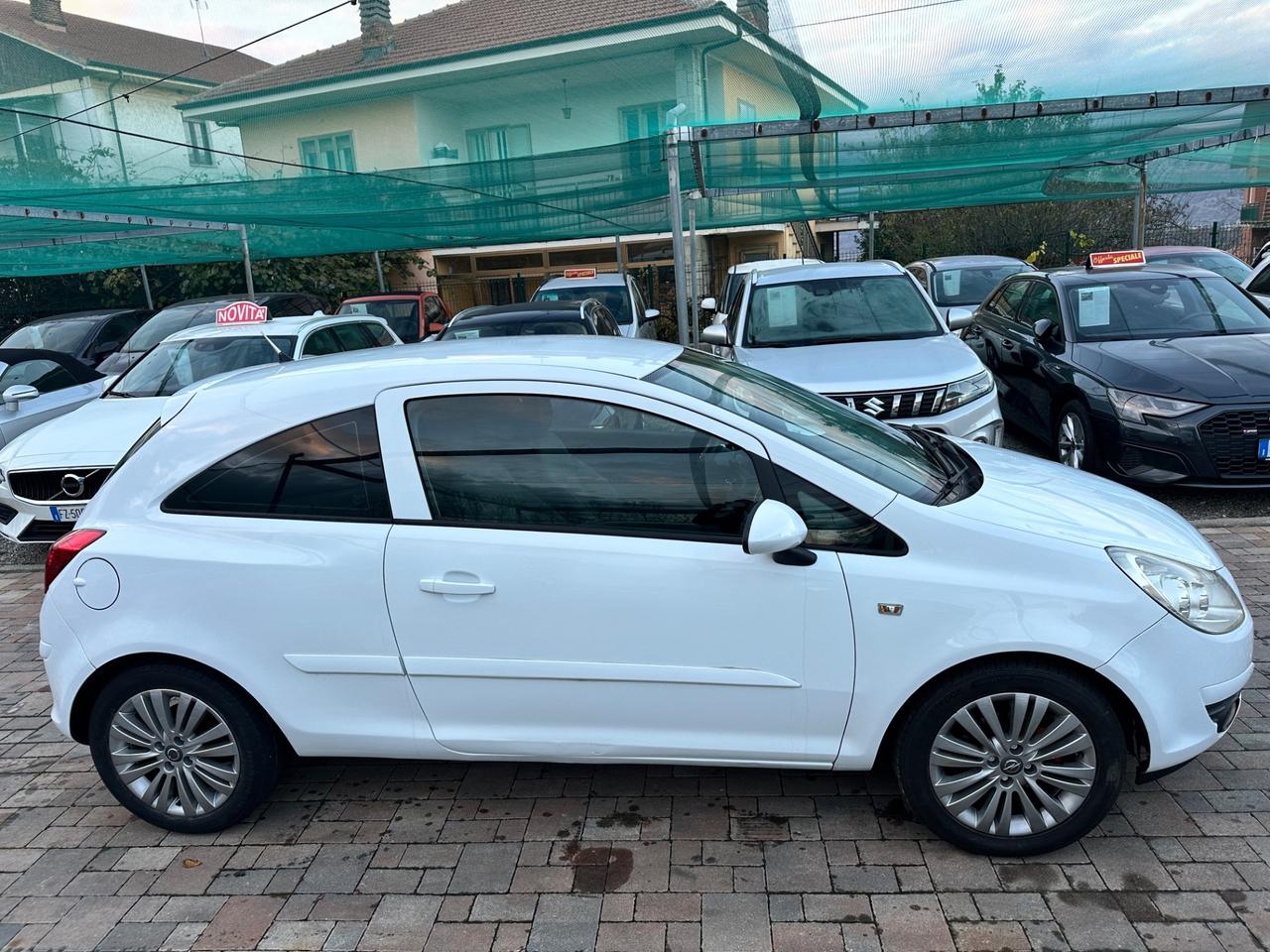 Opel Corsa 1.2 Benzina cambio automatico