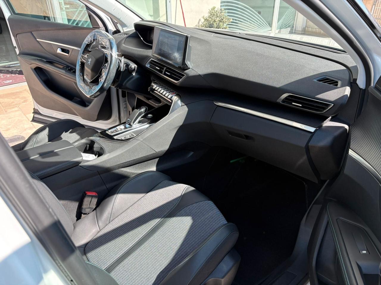 Peugeot 3008 BlueHDi 130 S&S EAT8 Active Pack