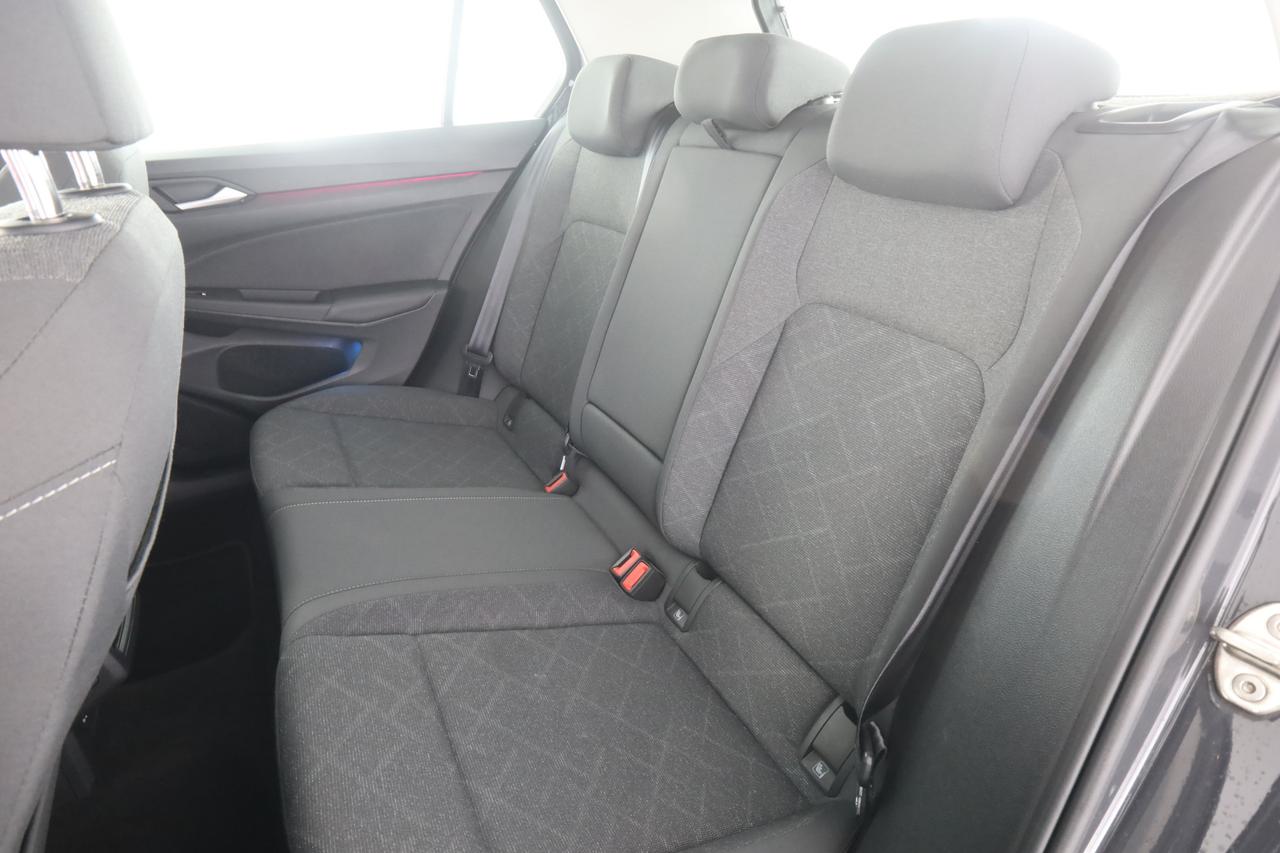 VOLKSWAGEN Golf 8ª serie Golf 1.0 eTSI EVO DSG Life