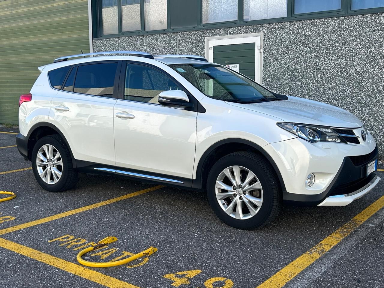Toyota RAV 4 RAV4 2.2 D-CAT 150 CV 4WD Automatico Navi Pelle Xenon
