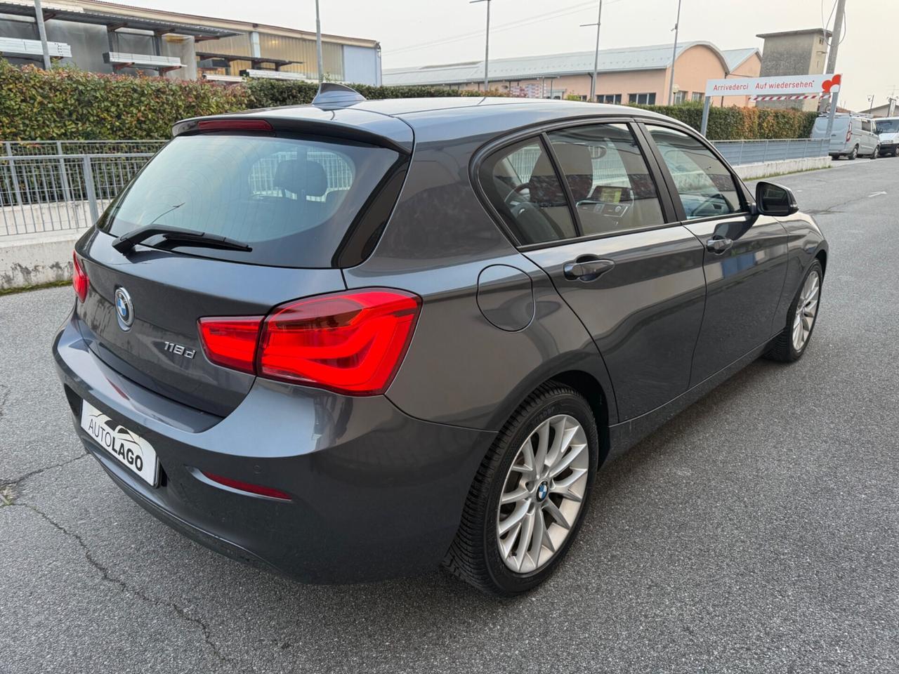 Bmw 118d 5p. Business Automatica 2017