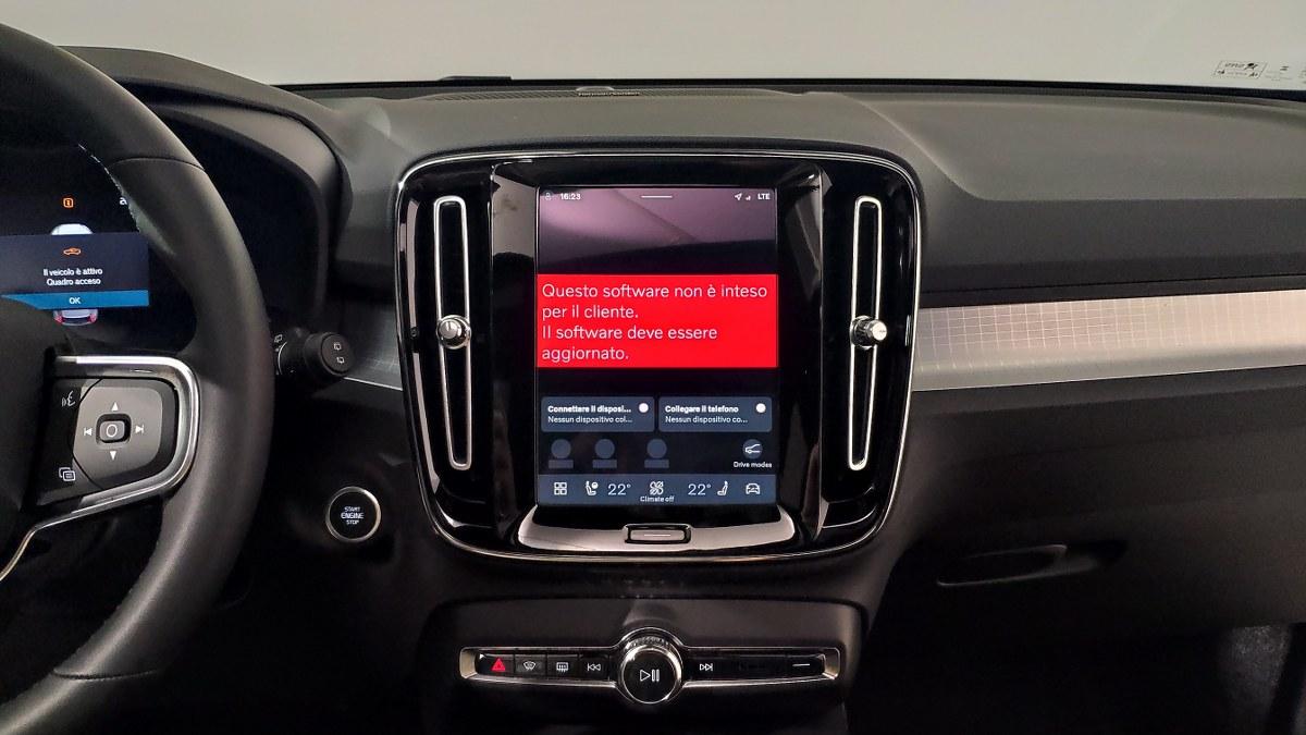 VOLVO Xc40 B3 Mild Hybrid Automatico Plus Dark